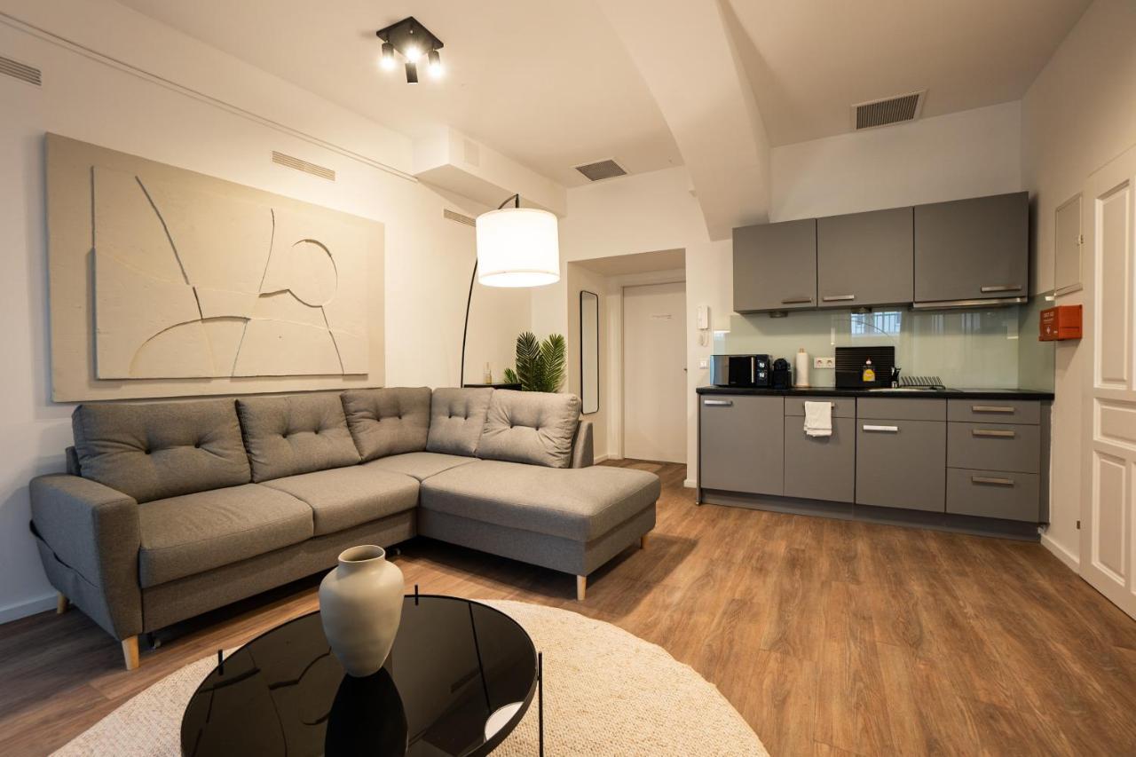 Stylish Apartment With Dedicated Working Space And Super King-Size Bed Located Between City Centre And Donau River 维也纳 外观 照片