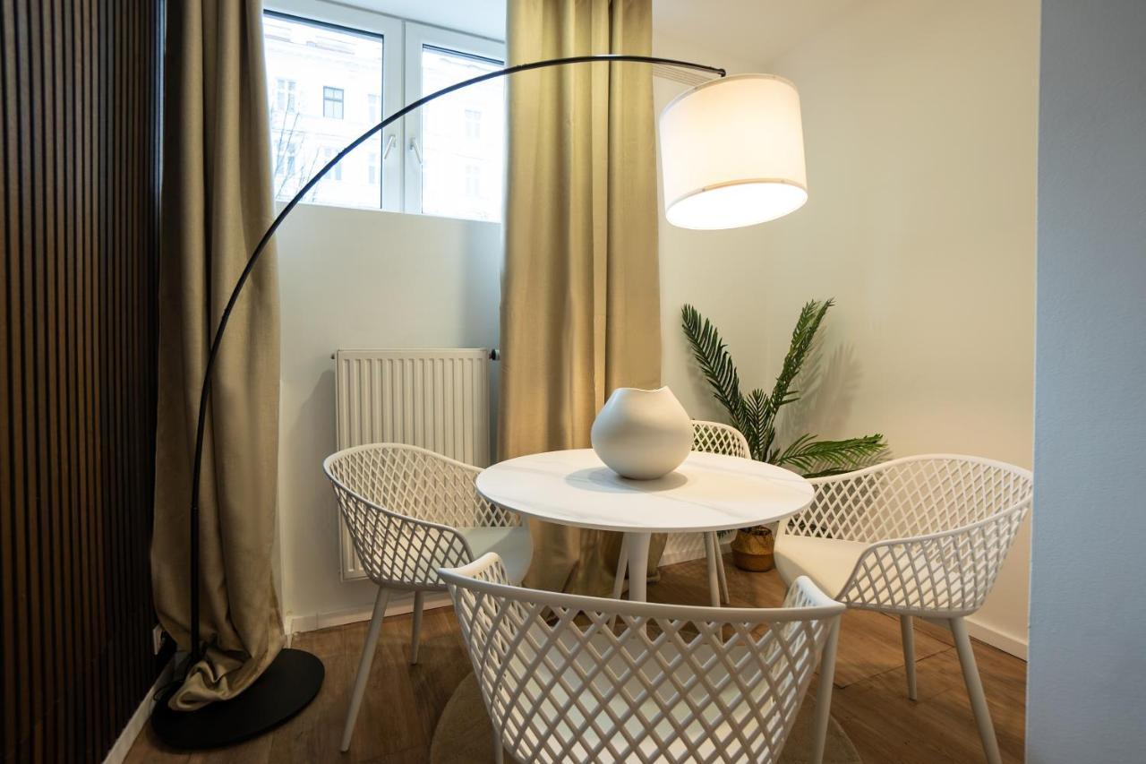 Stylish Apartment With Dedicated Working Space And Super King-Size Bed Located Between City Centre And Donau River 维也纳 外观 照片